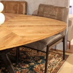 Trivero eetkamertafel driehoek 150cm naturel