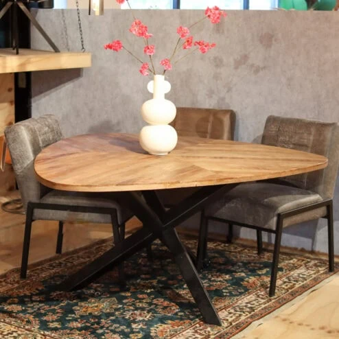 Trivero eetkamertafel driehoek 150cm naturel