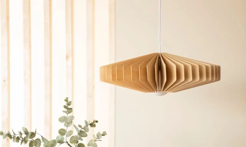 Bijzondere hanglampen voor je eettafel: zo creëer je de beste sfeer