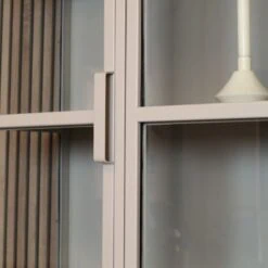 Figue vitrinekast hoog taupe 136cm