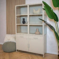 Figue vitrinekast industrieel taupe binnenkant zijkant glas 120cm