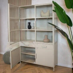 Figue vitrinekast industrieel taupe binnenkant zijkant glas 120cm