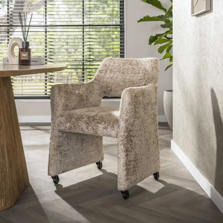 Sascha Eetkamerstoel met wieltjes Savelle zand