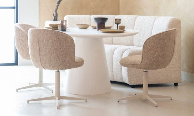 Eetkamerstoelen met beige poten stijlen doe je zo!