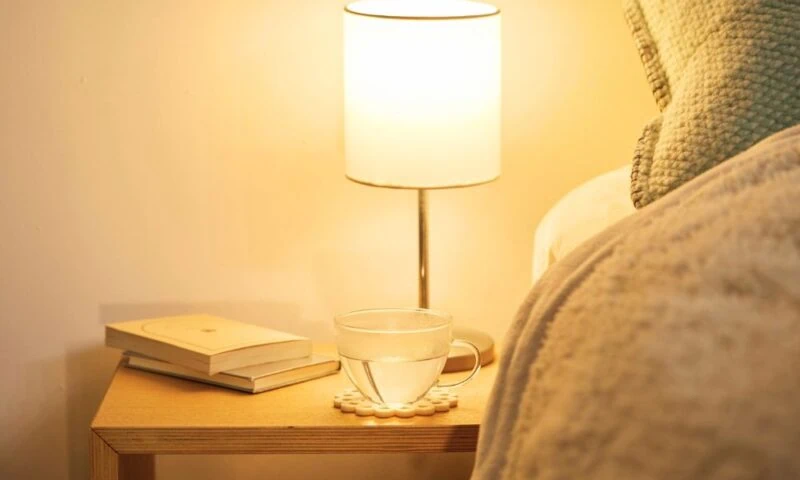 Hoe kies je het juiste nachtkastje? Let op hoogte, breedte en stijl