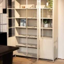 Exhibit XL 3-deurs Vitrinekast metaal zand