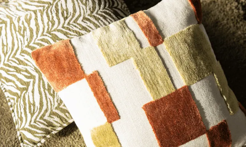 Wat is velvet? Alles over deze luxe stof in je interieur