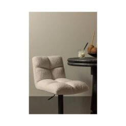 Vinny Draaibare Barstoel Boucle Zand