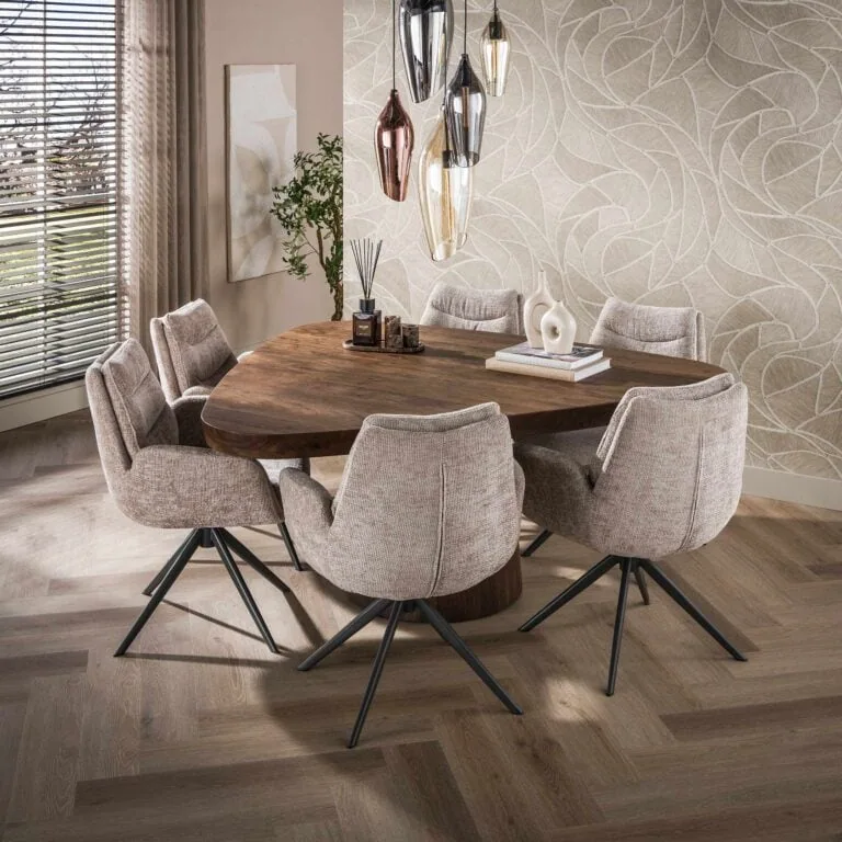 Andreas Eettafel driehoekig Acaciahout 165cm