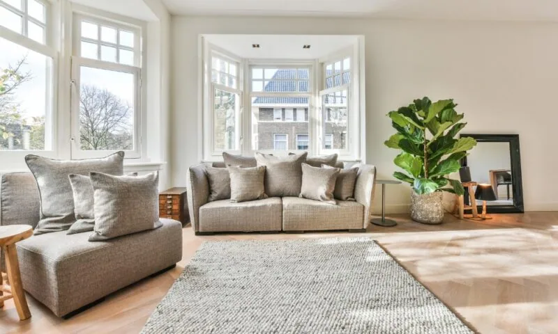 Grote woonkamer inrichten